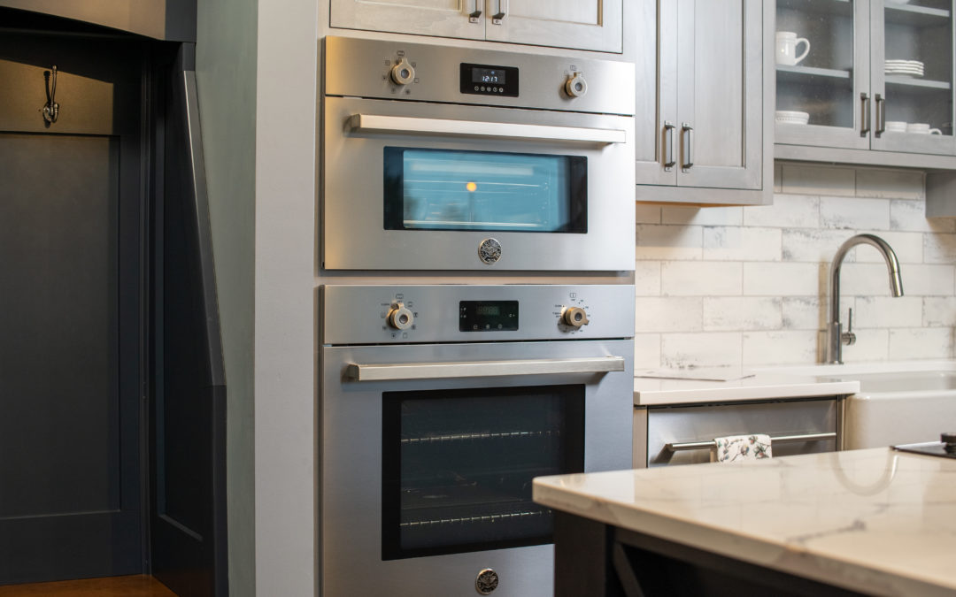 How To Choose Between a Range Or a Cooktop & Wall Oven